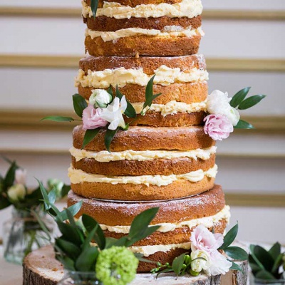 Floral Lounge Naked cake flowers