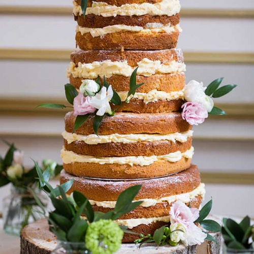 Floral Lounge Naked cake flowers