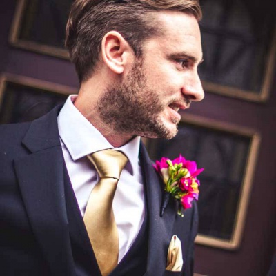 Floral Lounge glamour buttonhole