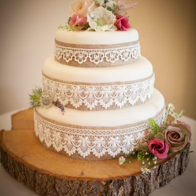 Rustic cake flowers